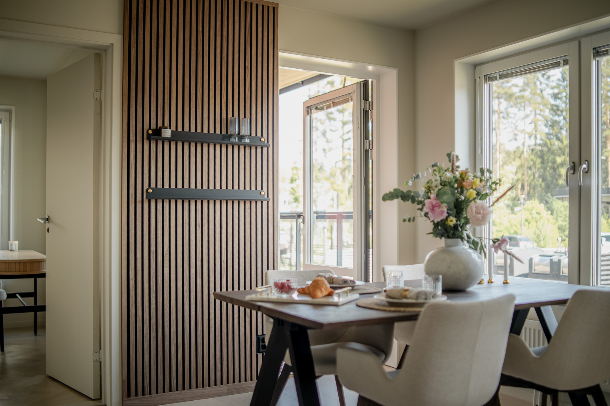 woodupp-akupanel-walnut-livingroom-stine