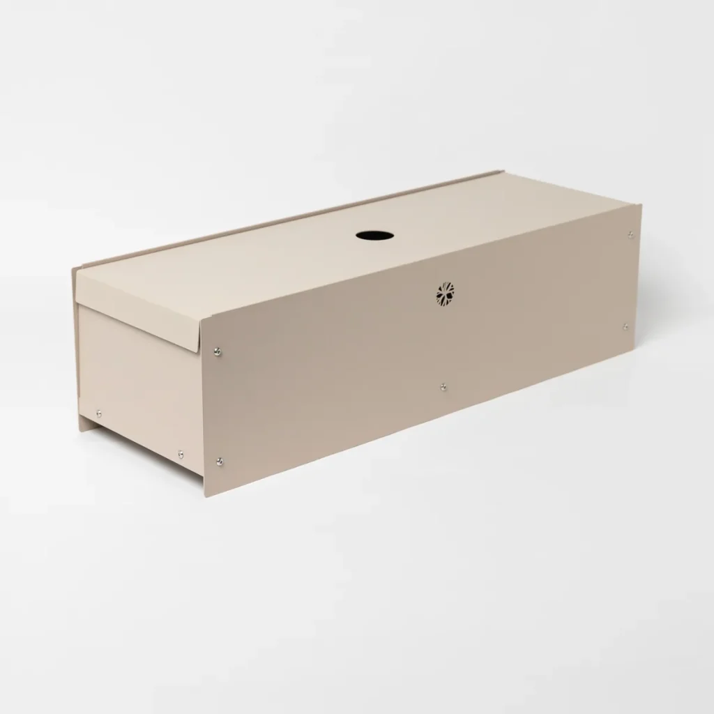 Featured image for the post: EMBRACE | Nell Metal Box